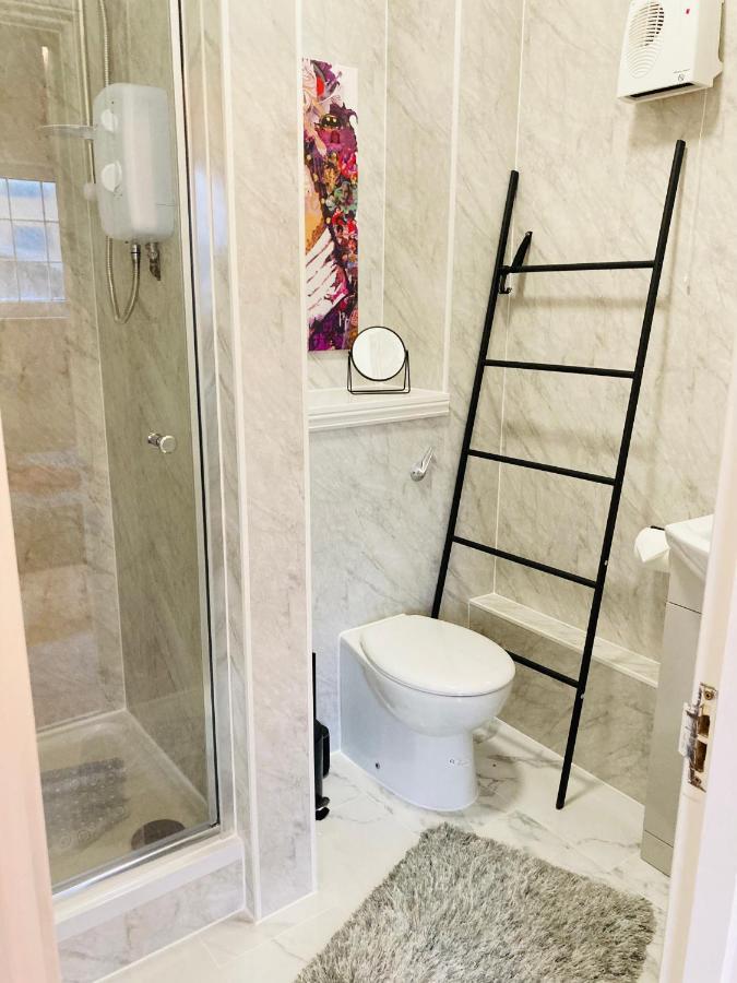 Funky Unique 2-bedroom With Parking *