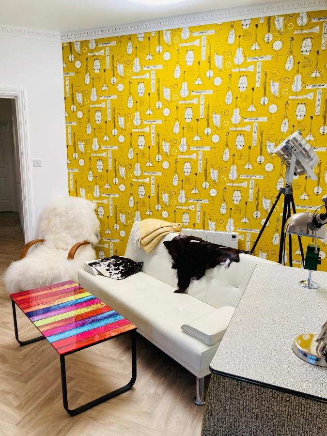 Funky Unique 2-bedroom With Parking Apartment