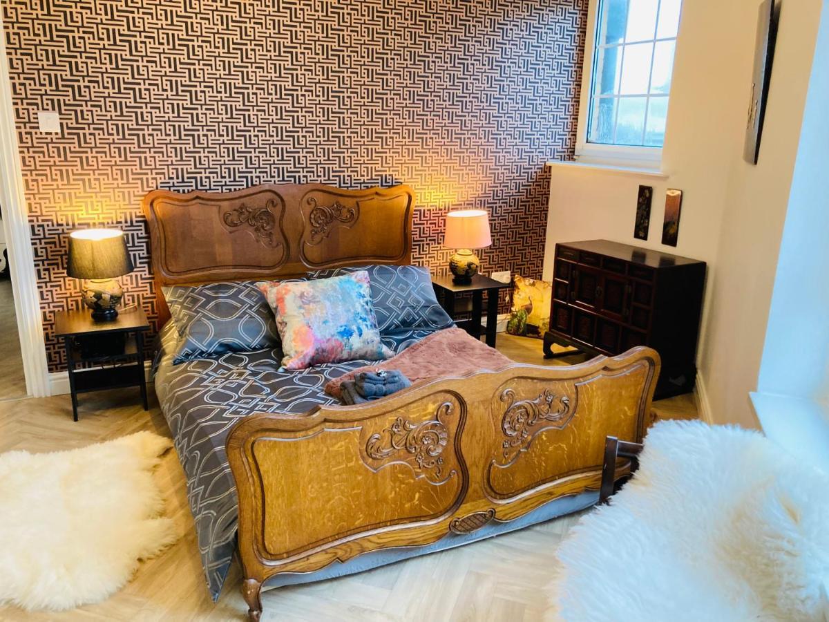 Funky Unique 2-bedroom With Parking Apartment *