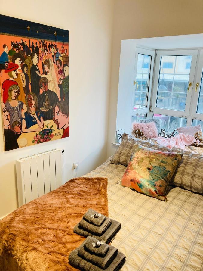 Funky Unique 2-bedroom With Parking Apartment Brighton