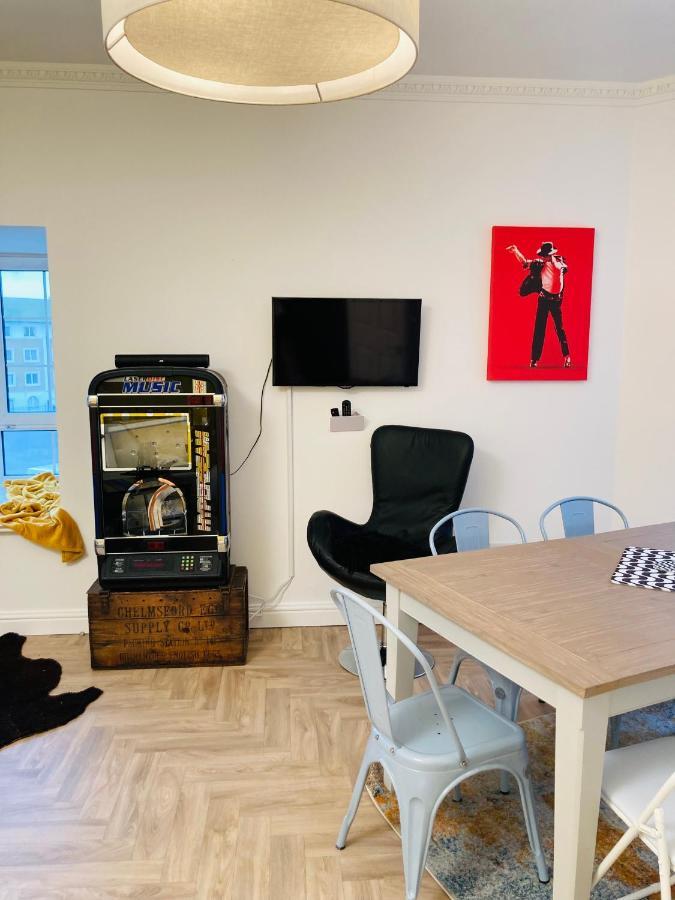 Funky Unique 2-bedroom With Parking Apartment