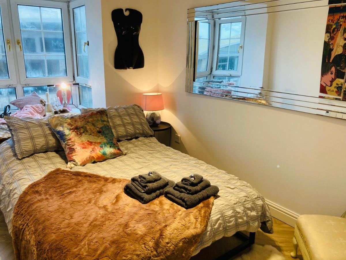 Funky Unique 2-bedroom With Parking *