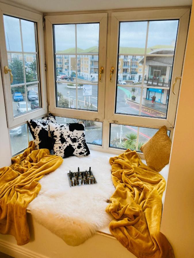 Funky Unique 2-bedroom With Parking *