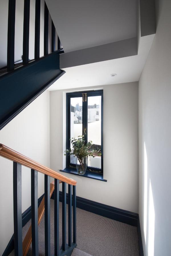 Jewel Of Kemptown - Luxury Townhouse, Sleeps 9 Holiday home Brighton