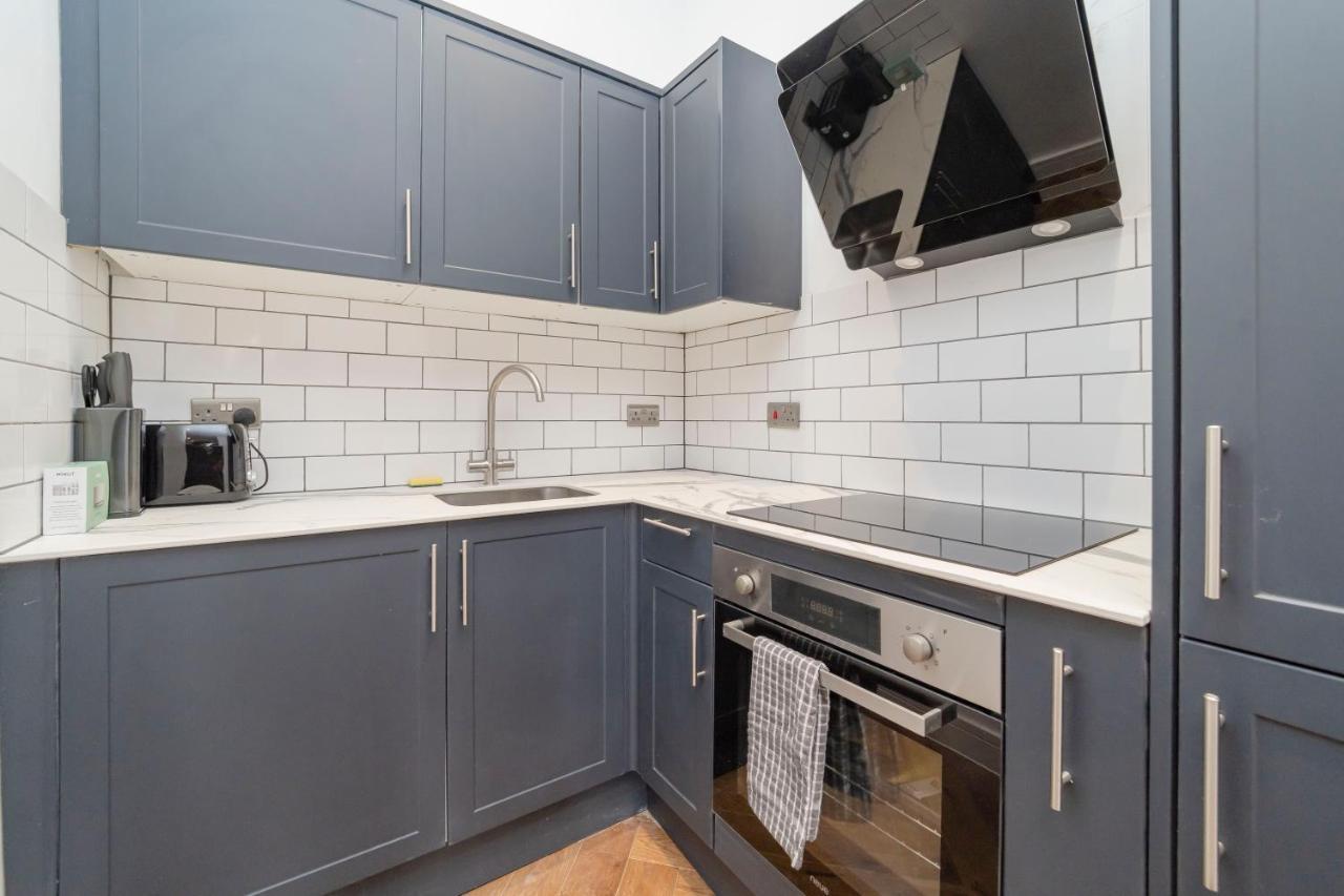 Morden Studio Flat Moments Away From Seafront *