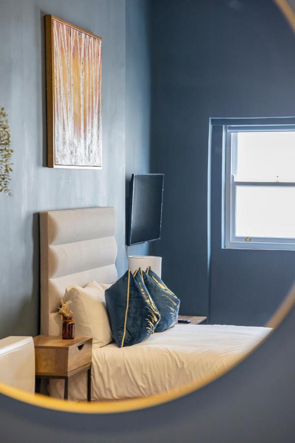 Morden Studio Flat Moments Away From Seafront * Brighton
