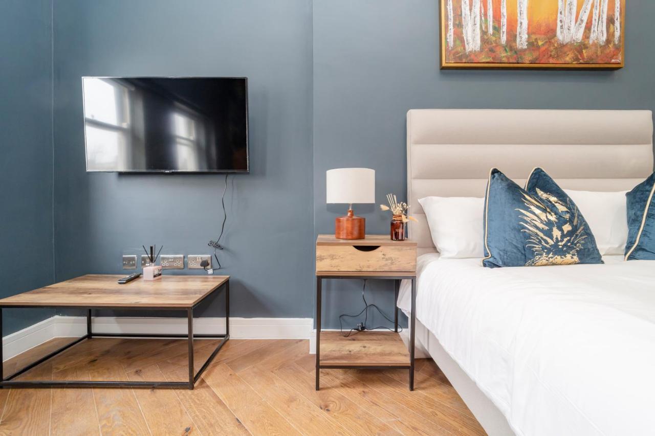 Morden Studio Flat Moments Away From Seafront Apartment *