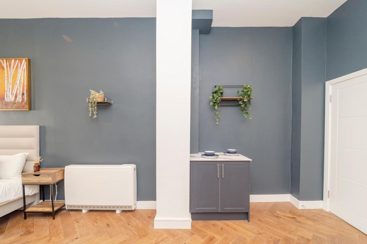 Morden Studio Flat Moments Away From Seafront *