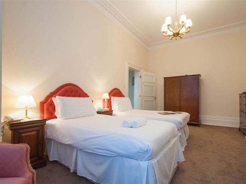 Albany, & 3* Brighton