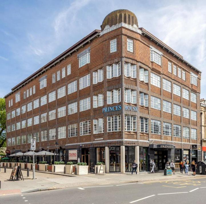 Roomspace Serviced - Princes House Apartment *