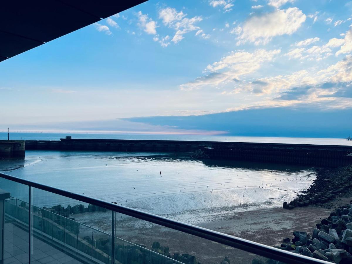Stunning 2 Bedroom, 2 Bathroom Apartment. Apartment