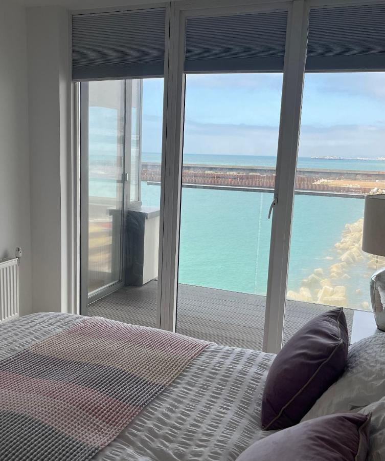 Stunning 2 Bedroom, 2 Bathroom Apartment. Apartment *