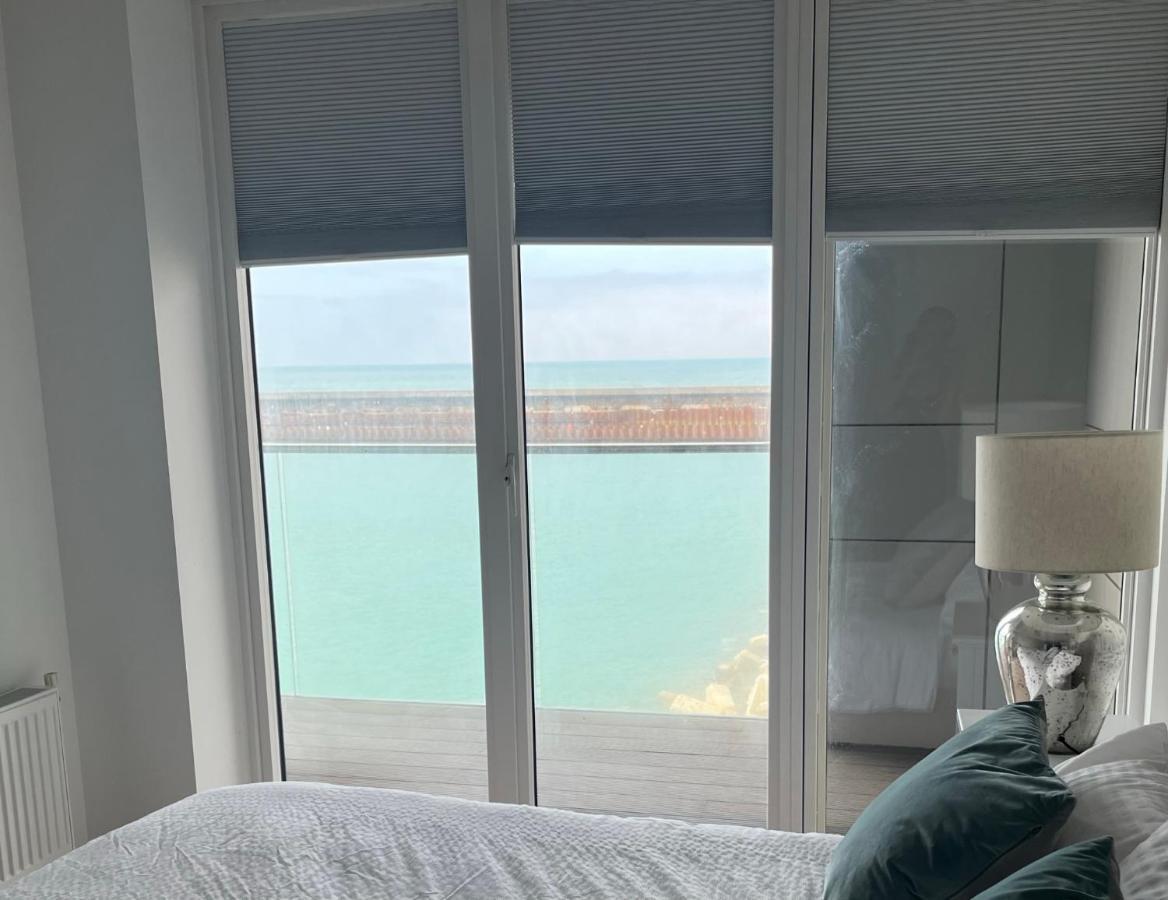 Stunning 2 Bedroom, 2 Bathroom Apartment. Brighton