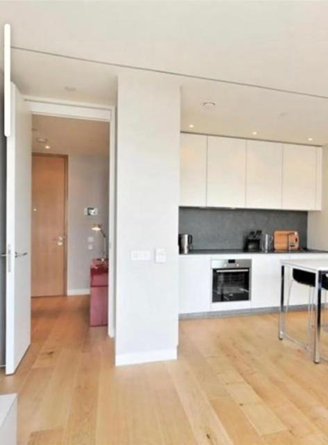 Stunning 2 Bedroom, 2 Bathroom Apartment. Apartment