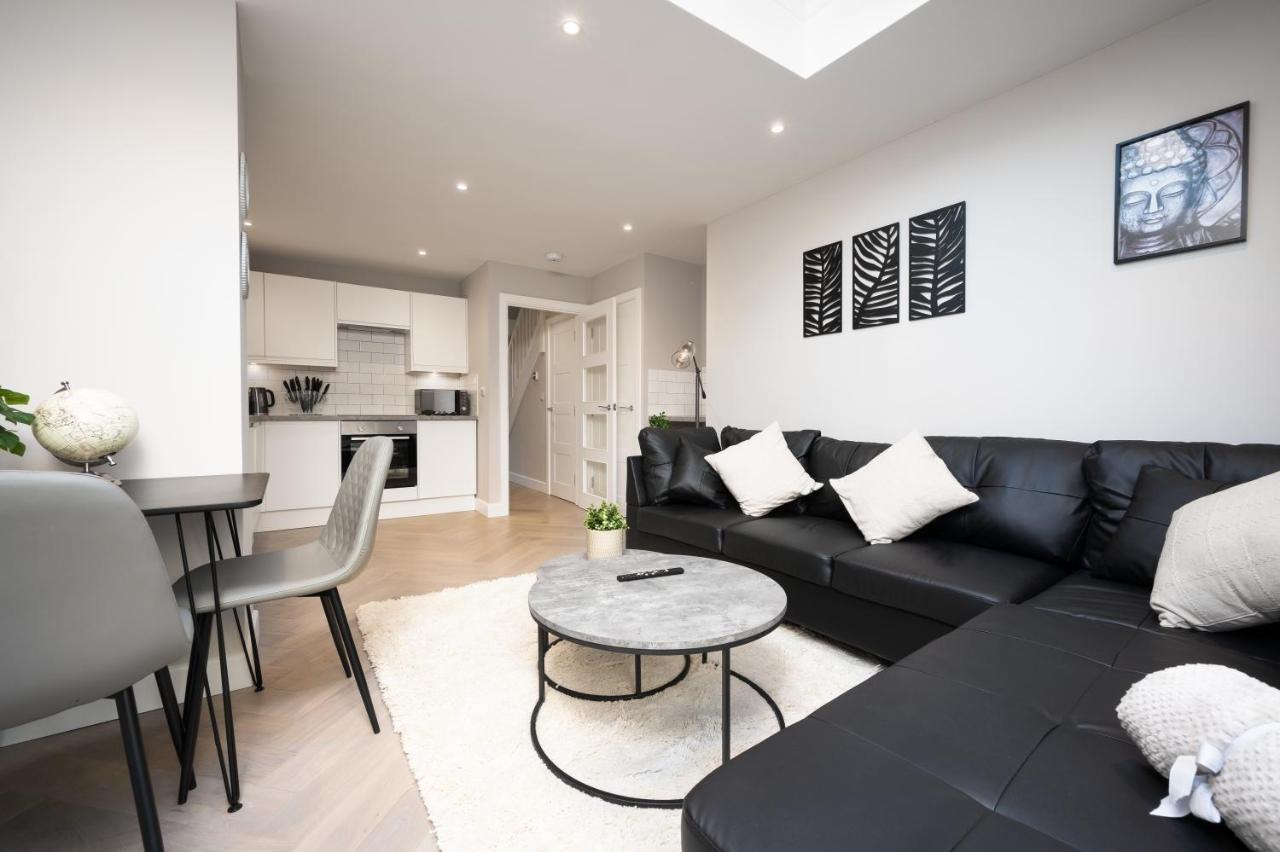 Brandnew Stylish House With Patio For 6 In