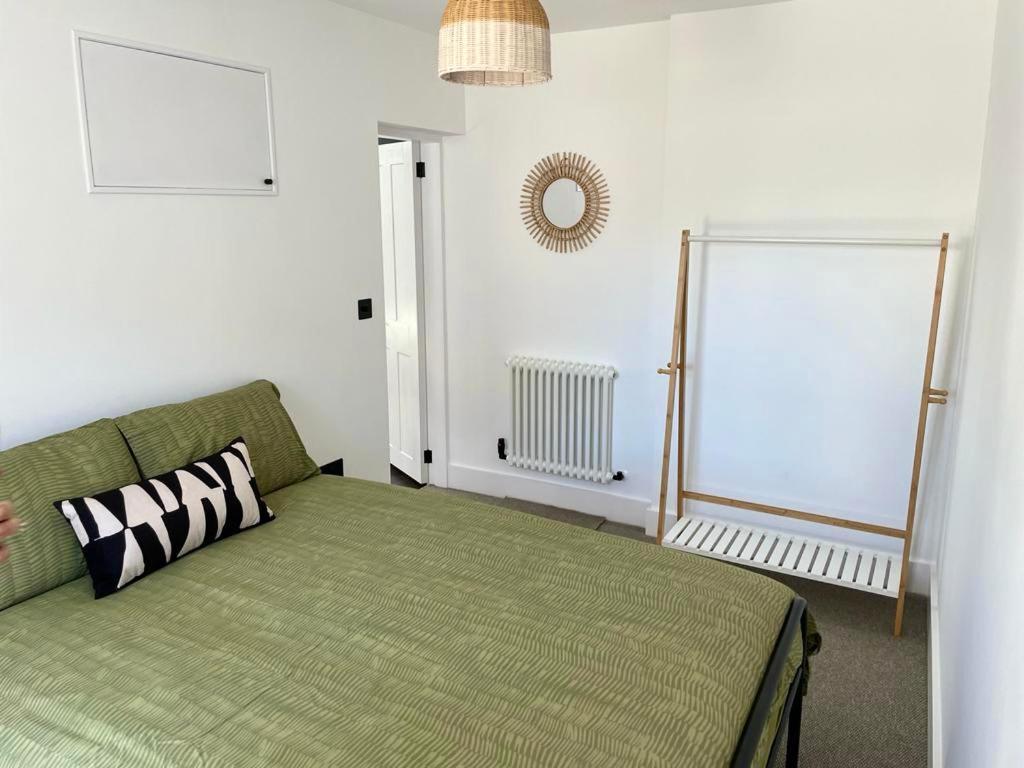 Apartment Brand New 2 Bedroom Flat *