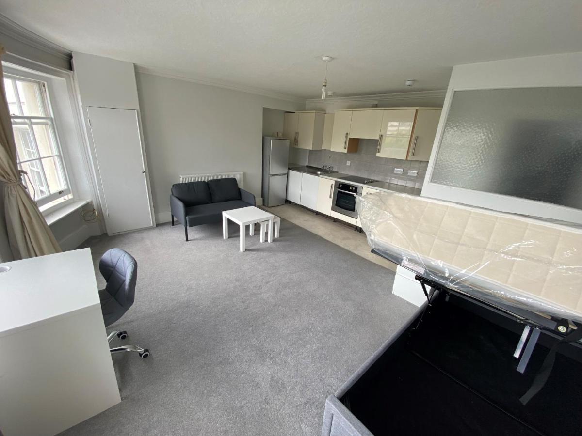 Norfolk Sq 4,5,6 Bedsit Walking Distance To The Sea Front On Norfolk Square Apartment Brighton