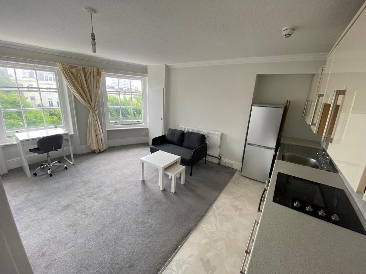 Norfolk Sq 4,5,6 Bedsit Walking Distance To The Sea Front On Norfolk Square *