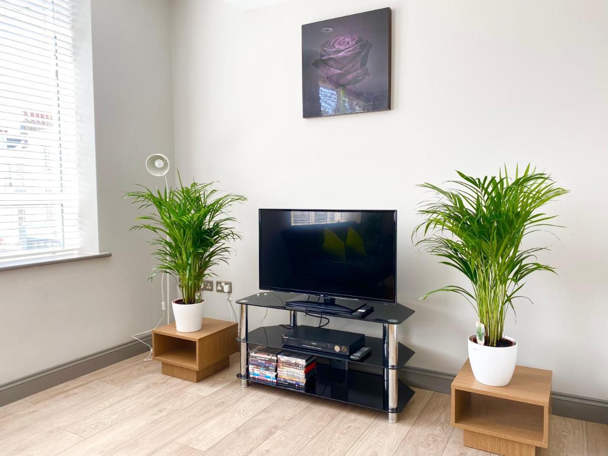 Apartment A Spacious 1 Bedroom Gem