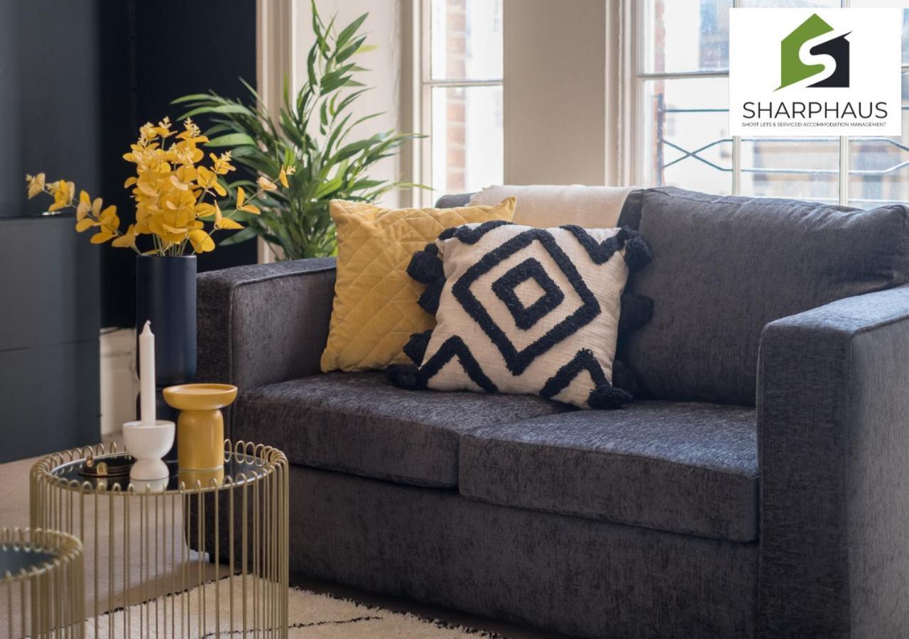 Charming Luxury 3bed In A Prime Location By Sharphaus Short Lets & Serviced Management Apartment *