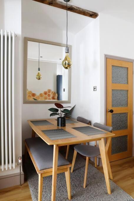 Apartment Stunning 2 Bedroom Flat 8min Walk From The