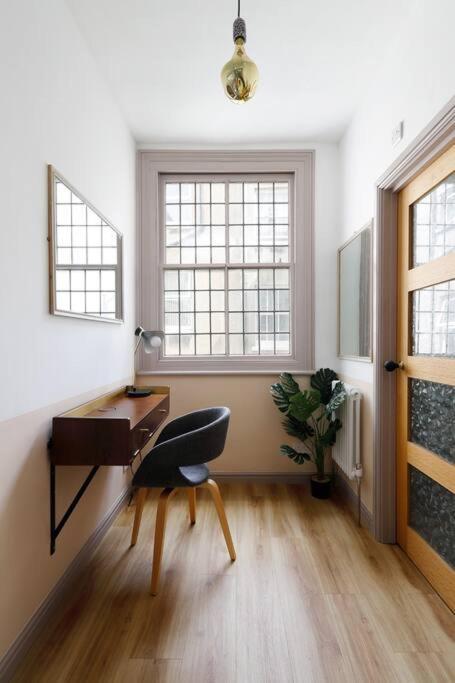 Apartment Stunning 2 Bedroom Flat 8min Walk From The