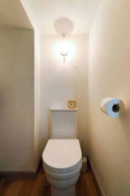 Stunning 2 Bedroom Flat 8min Walk From The