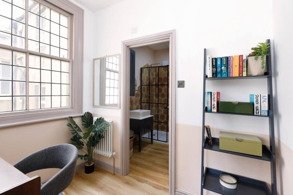Apartment Stunning 2 Bedroom Flat 8min Walk From The