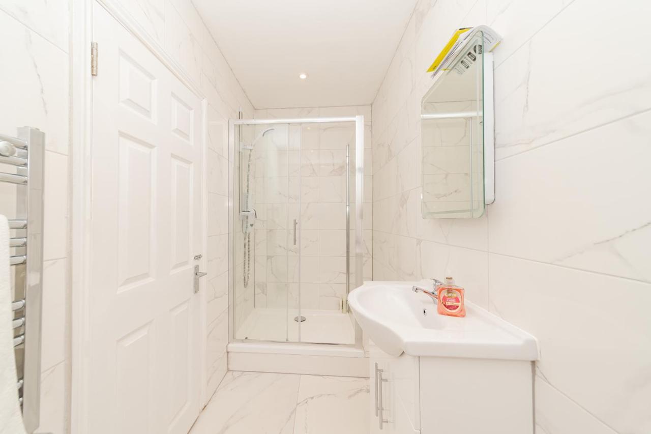 2cq*morden Studio Flat *moments Away From Seafront *