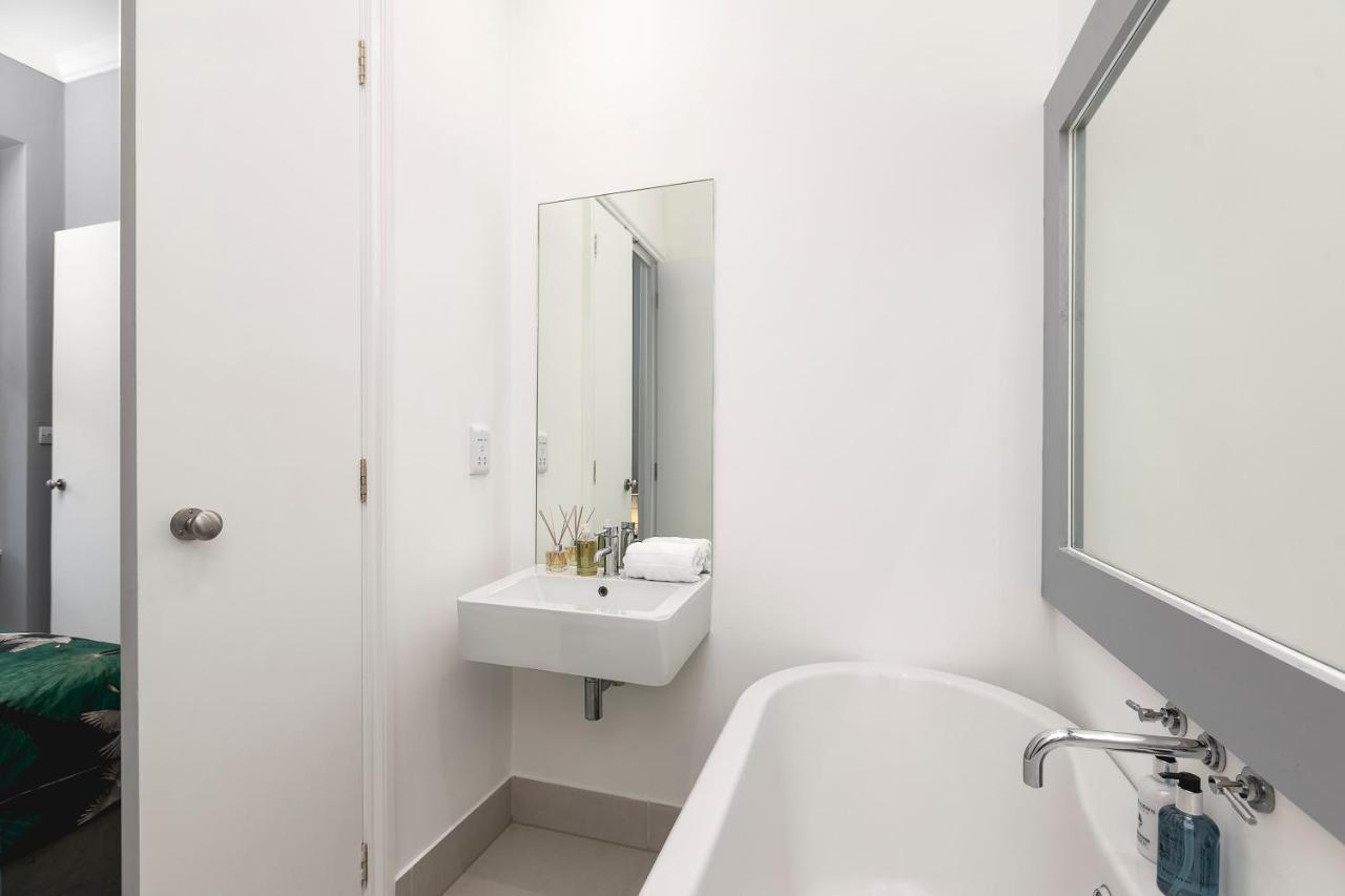 Marine Parade Sea View 2-bedroom Apartment Brighton