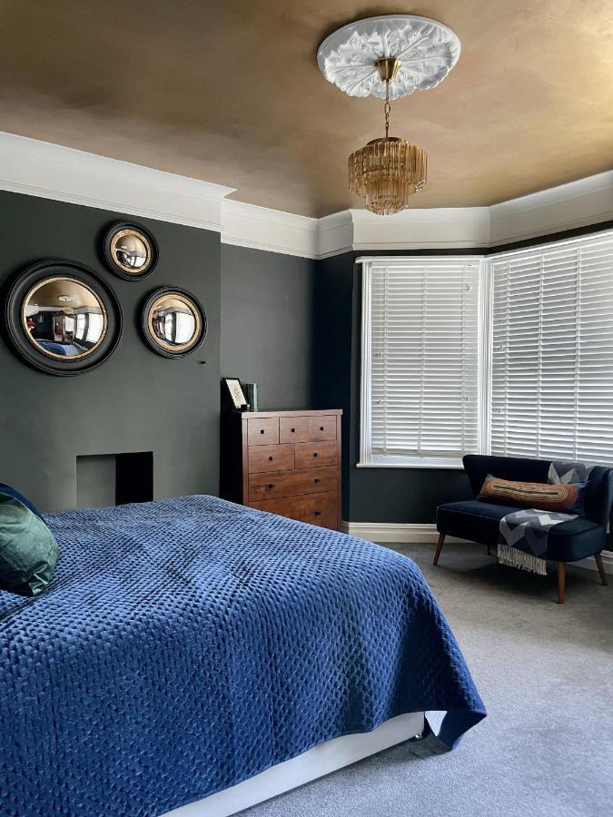 Holiday home Hummingbird House - 3 Double Bedrooms And Free Parking - By Crown Gardens Homes