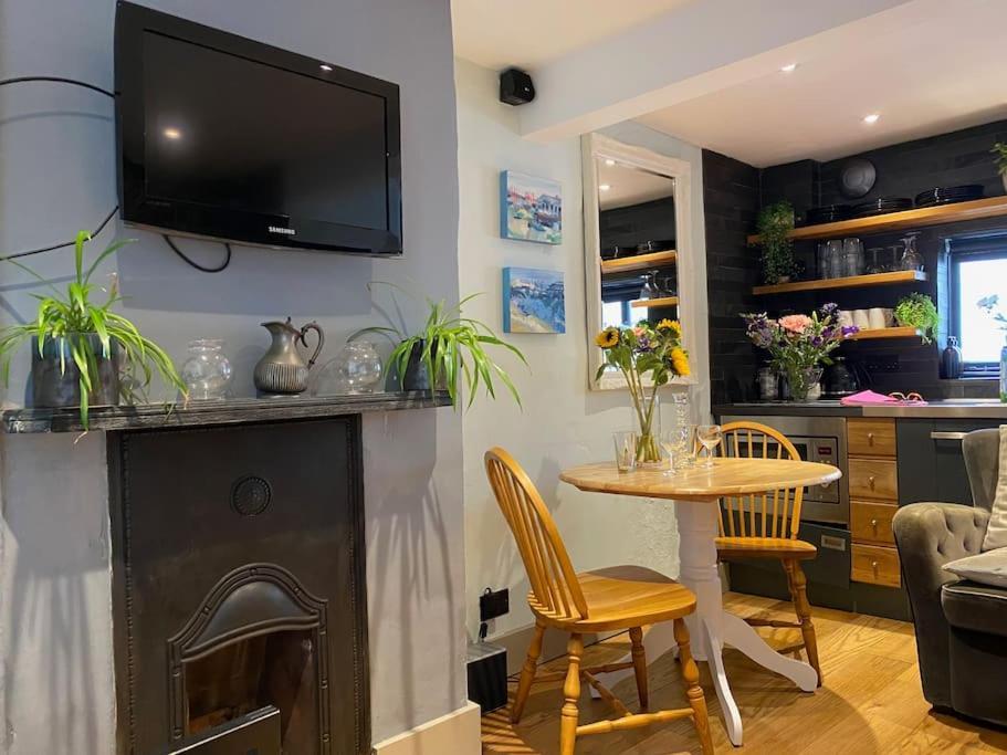 Smugglers Heritage Cottage, Very Central In Vibrant *