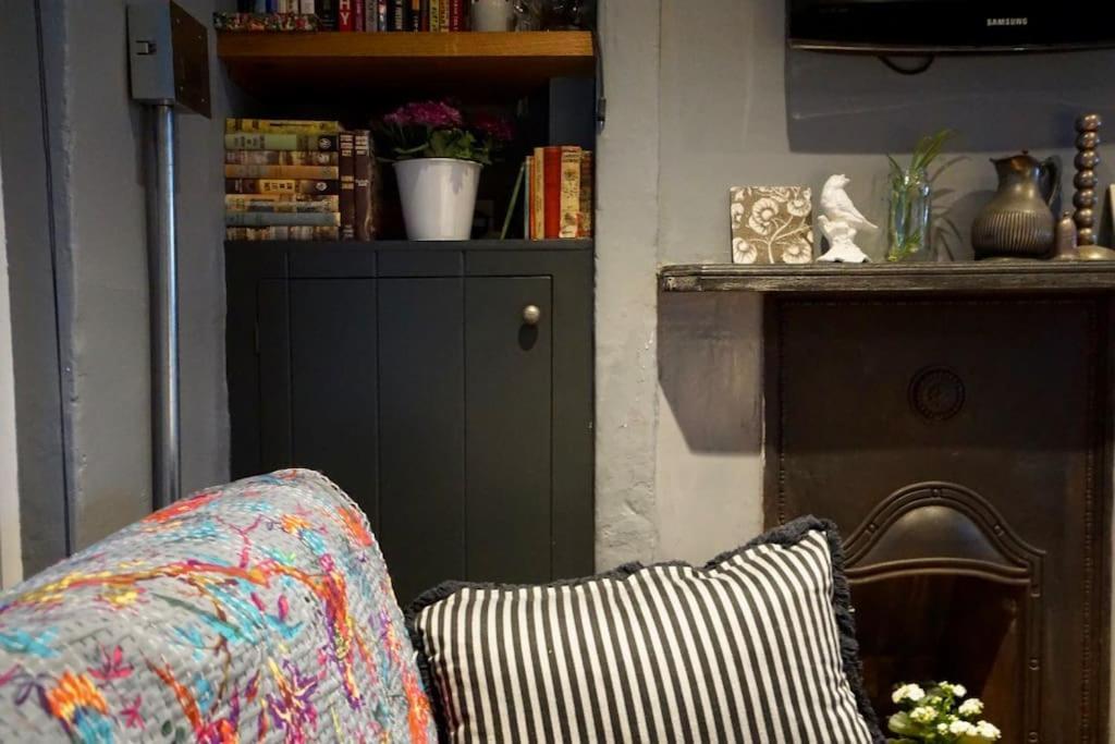 Smugglers Heritage Cottage, Very Central In Vibrant Holiday home *