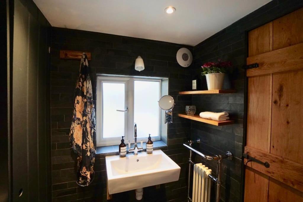Smugglers Heritage Cottage, Very Central In Vibrant *