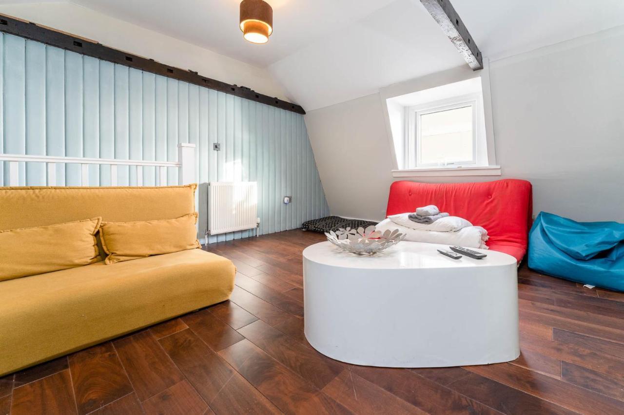 Apartment Sealanes 1