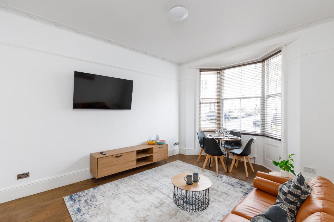 Serenity Square - Wow Location Sleeps 4