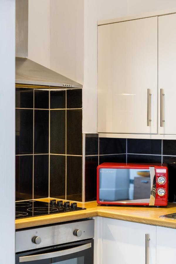 Serenity Square - Wow Location Sleeps 4 *
