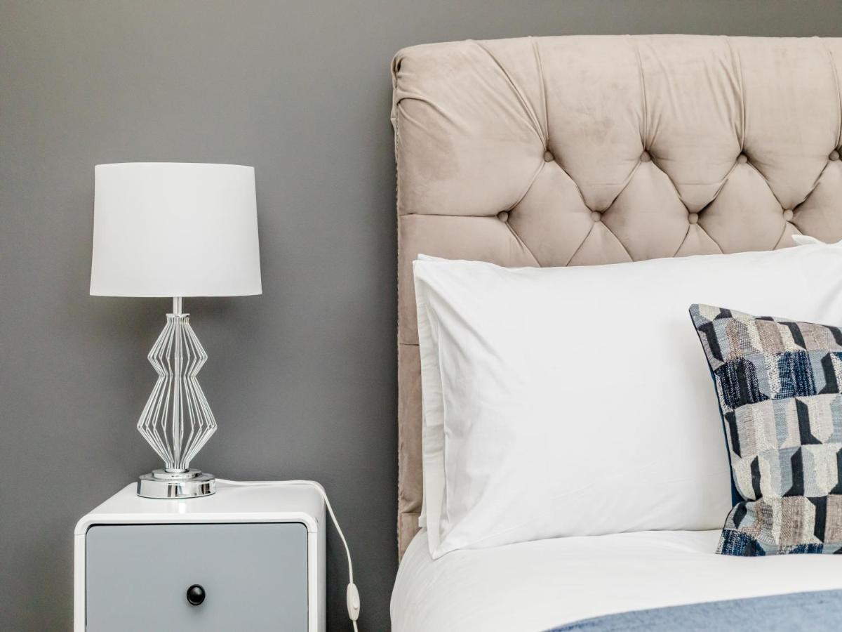 Your Central 5 Bedroom Flat Apartment *