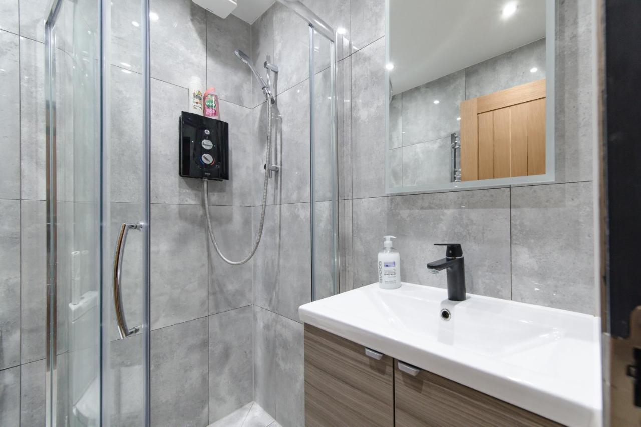 Centre Seafront 2 Bedrooms Flat Bn112shp01 *