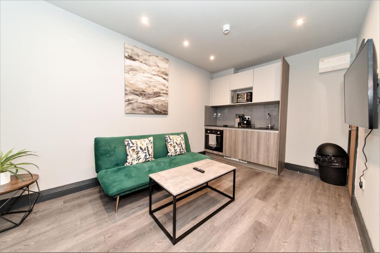 Centre Seafront 2 Bedrooms Flat Bn112shp01 *