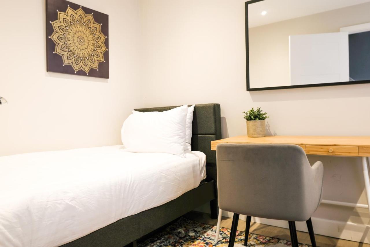 Brandnew Stylish House With Patio For 6 In * Brighton
