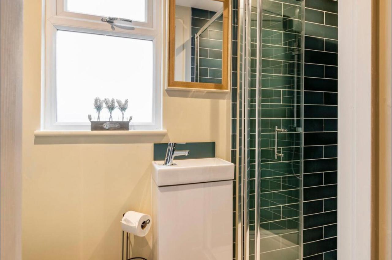 The Hideaway By The Sea - Free Parking Apartment *