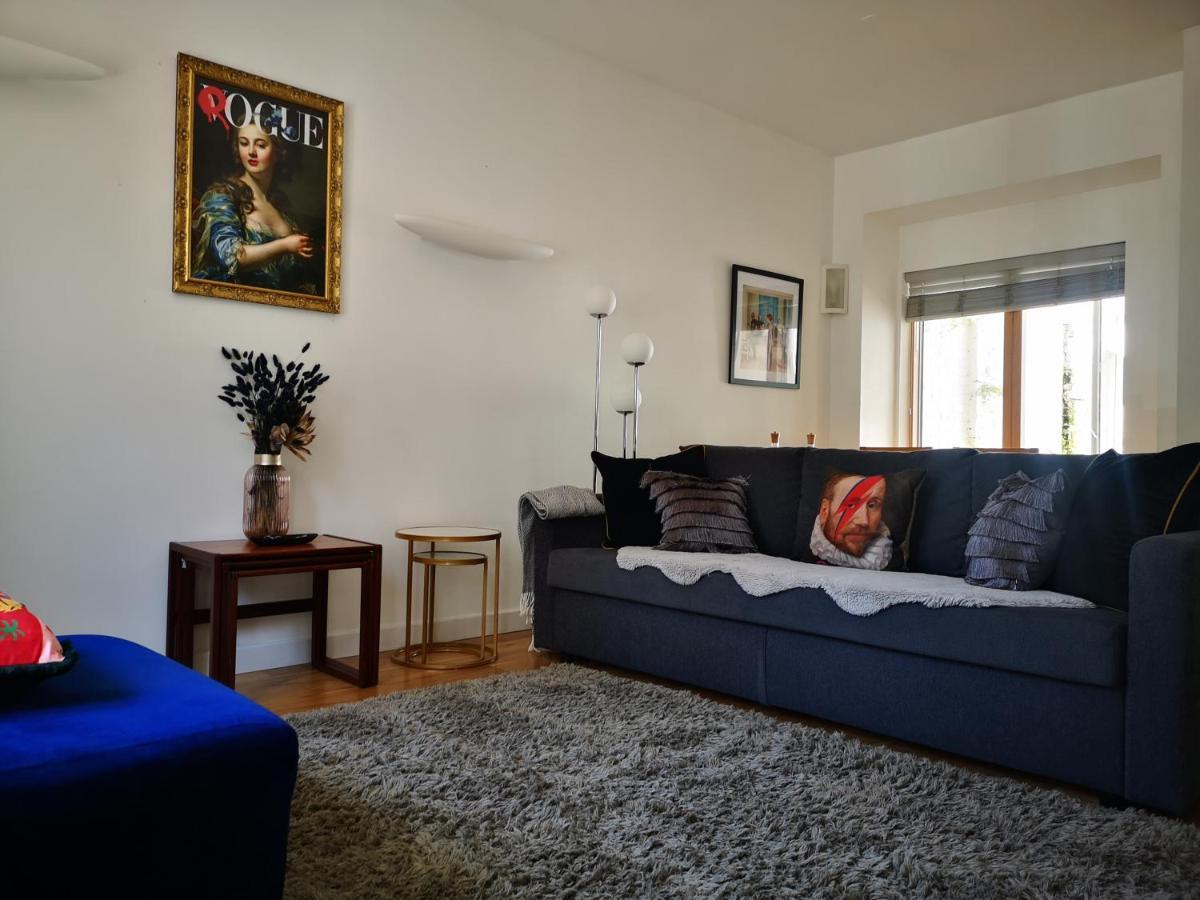 Beautiful Townhouse W/ Parking For 2 Cars Holiday home Brighton