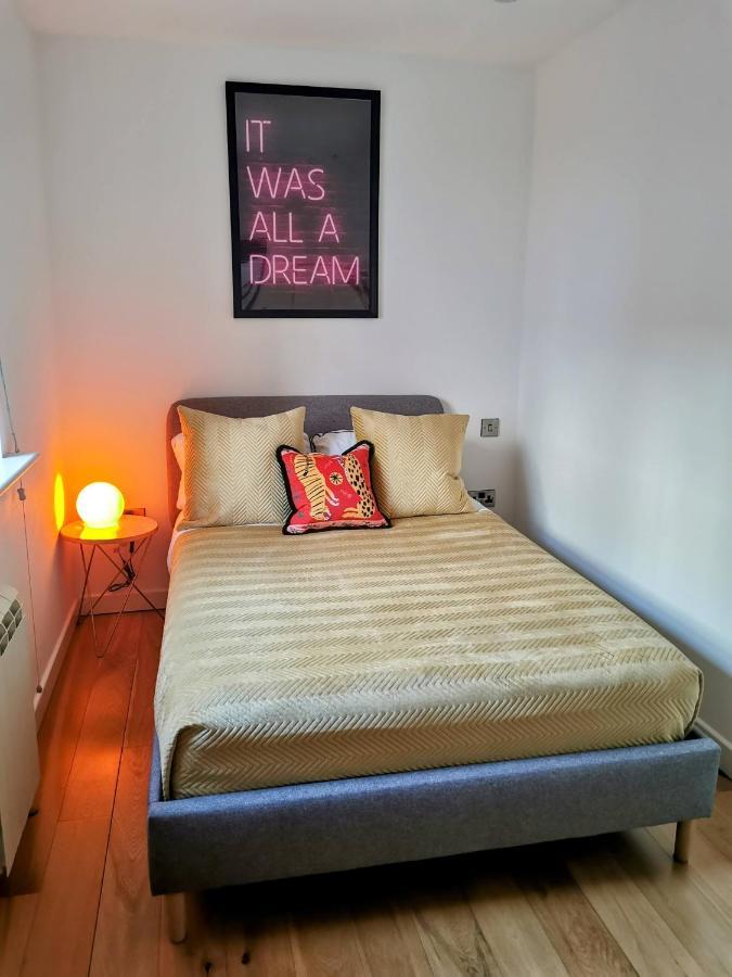 Holiday home Beautiful Townhouse W/ Parking For 2 Cars *