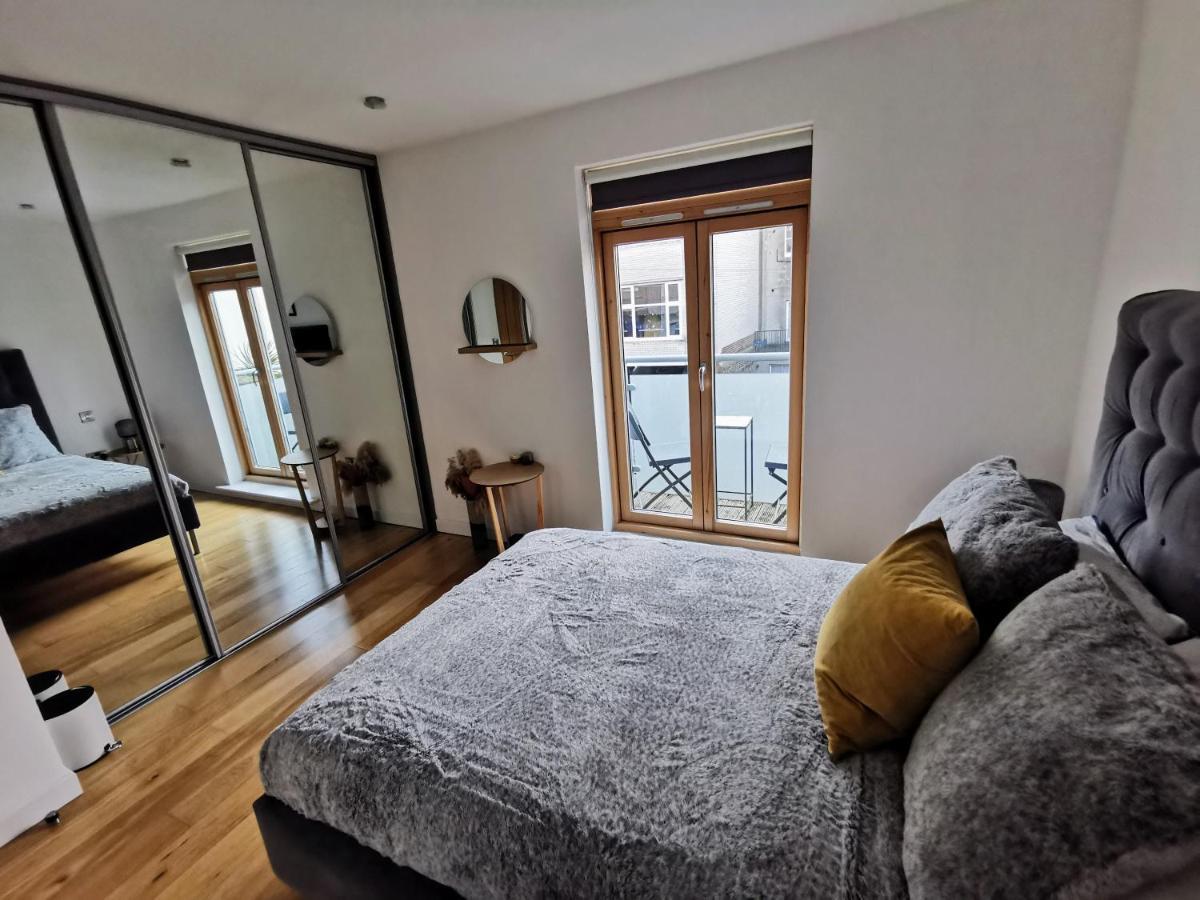 Beautiful Townhouse W/ Parking For 2 Cars * Brighton