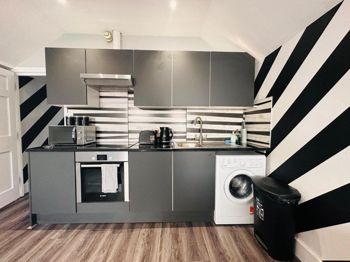 Flash Sale King Size Bed Super Central One Bed Next To Seafront 2 Apartment