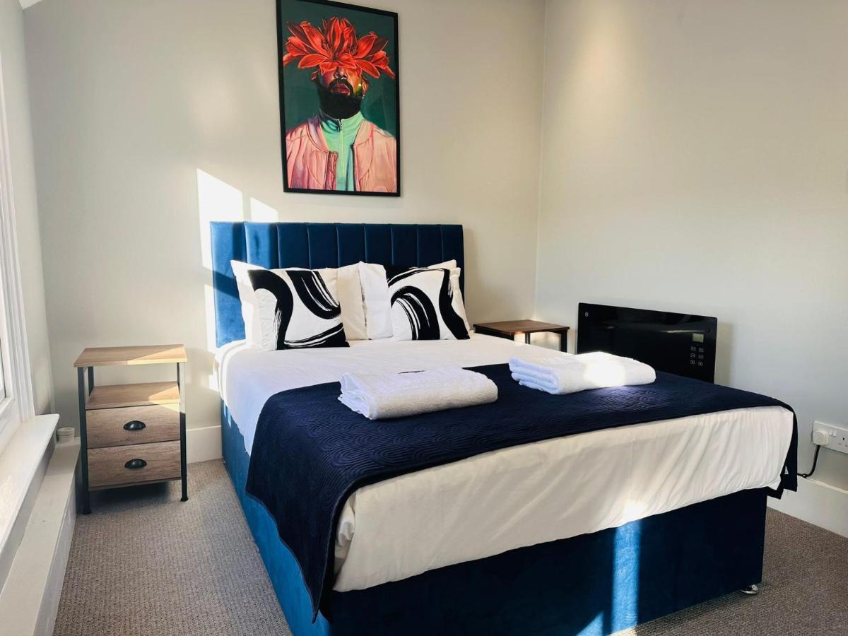 Flash Sale King Size Bed Super Central One Bed Next To Seafront 2 *