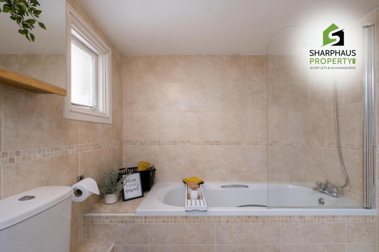 Charming Luxury 3bed In A Prime Location By Sharphaus Short Lets & Serviced Management *