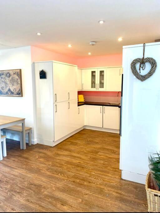 Stylish Coastal In The Centre Of Apartment Brighton