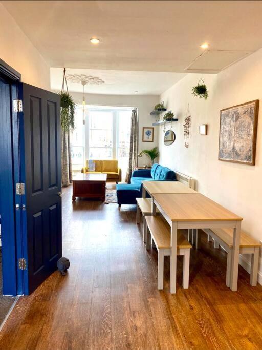Stylish Coastal In The Centre Of Apartment